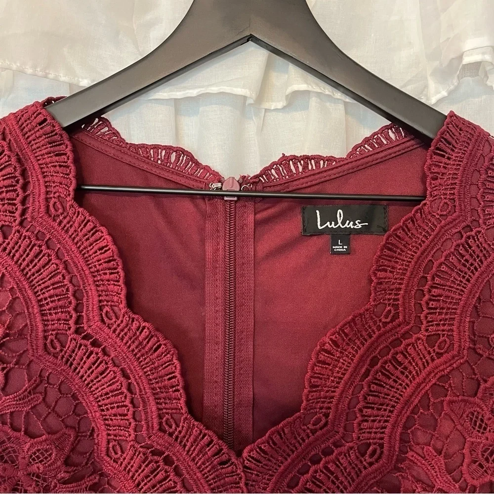 Lulu's Burgundy Scalloped Lace V Neck Short Sleeve Skater Dress - Size Large